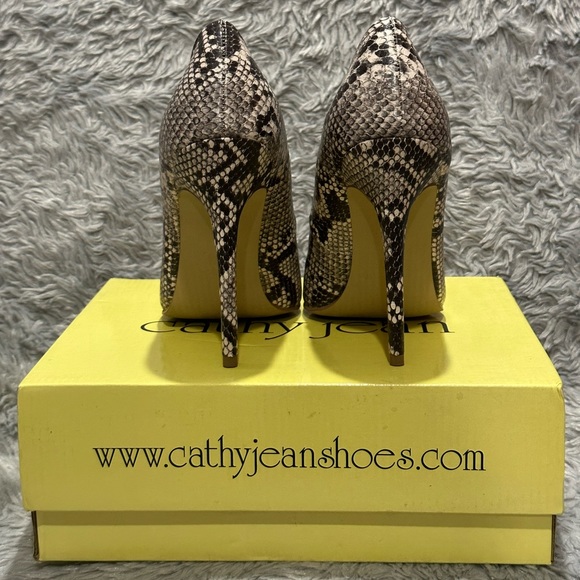 Cathy Jean Snakeskin heels, shoebox included, size 7.5 - Picture 4 of 6